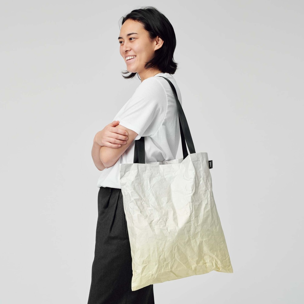 Weightless tote